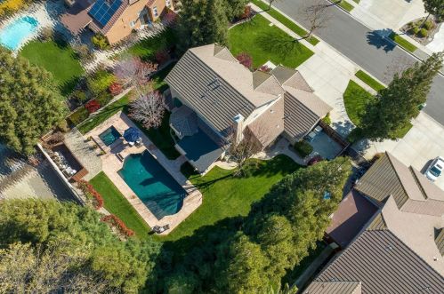 1817 Tartan Rd, Turlock, CA 95382-9241