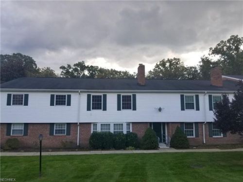 7050 Carriage Hill Dr, Cleveland, OH 44141-1244