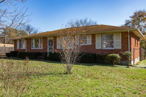 5005 Bonnalynn Dr, Hermitage, TN 37076-1805