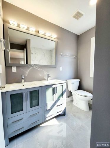 12 Lohmann Pl, Dumont NJ  07628-1520 exterior