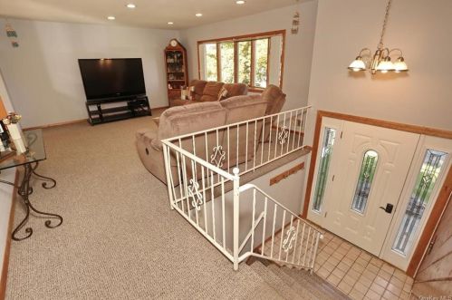 22 Oakwood Ln, Thiells, NY 10984-1403