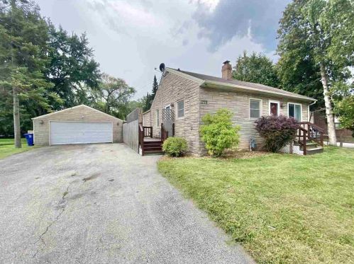 1779 Badger St, Green Bay, WI 54303-2621