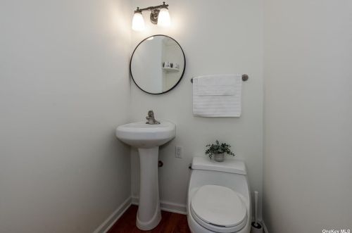 263 Lower Rocky Point Rd, Miller Place NY  11764-1650 exterior