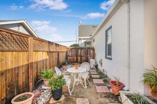 1560 Cienega Rd, Hollister CA  95023-5510 exterior
