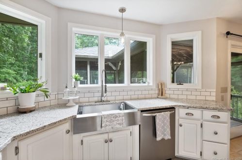 15 Tyler Ter, Norwich, CT 06351-1239