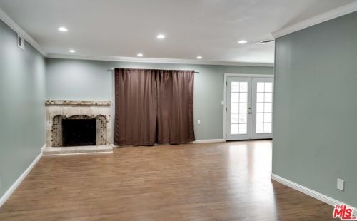 406 211th St, Long Beach, CA 90745-1305
