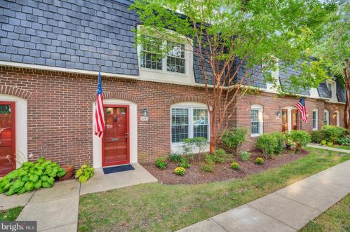 8154 Carrleigh Pkwy, Springfield VA  22152-1152 exterior