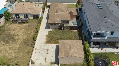 1612 11th St, Manhattan Beach CA  90266-6111 exterior
