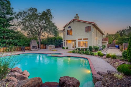 111 Burrill Dr, Folsom CA  95630-2270 exterior