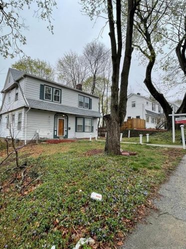 53 Clinton St, Waterbury, CT 06710-1426