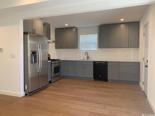 5913 Hilton St, Oakland, CA 94605-1441