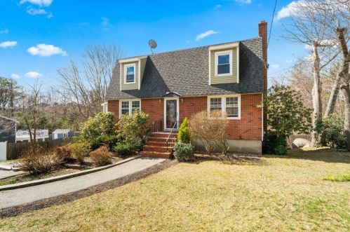 39 Upland Rd, Burlington, MA 01803-1436