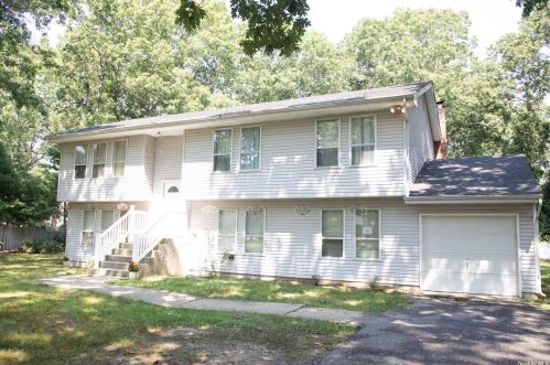 160 Allwood Ave, Central Islip NY  11722-3314 exterior