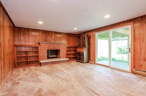 620 Dyre Ave, West Islip NY  11795-3312 exterior