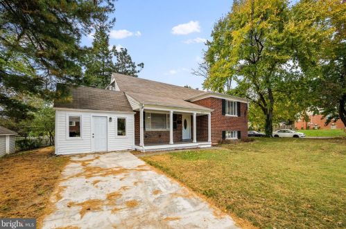 6910 Essex Ave, Springfield, VA 22150-2417