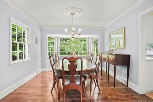 1005 Smith Ridge Rd, New Canaan CT  06840-2331 exterior