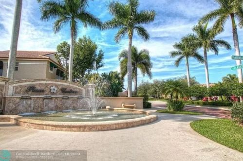 6823 Via Regina, Boca Raton FL  33433-3956 exterior