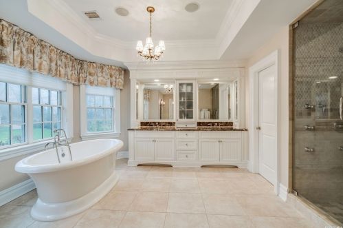 33 Farmstead Ln, Muttontown NY  11545-2601 exterior