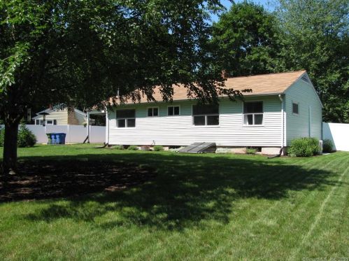 24 Mohican Ln, Wallingford CT  06492-2810 exterior