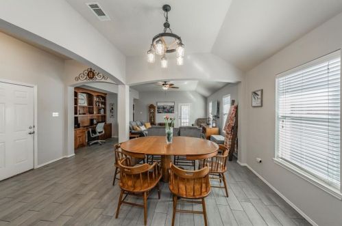 916 Raleigh Path Rd, Denton TX 76208-2907 exterior