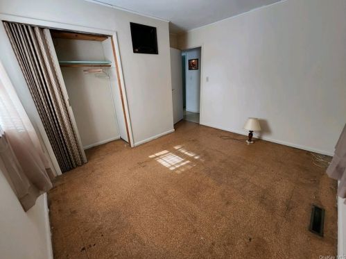 43 Van Wyck Dr, Poughkeepsie NY  12601-1518 exterior