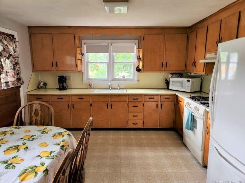 39 Derby St, New Britain, CT 06053-3113