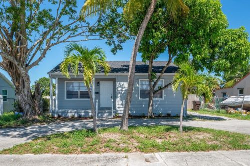 1121 Summit Blvd, West Palm Beach, FL 33405-3031