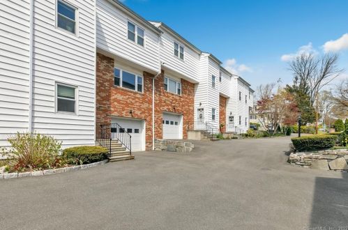 102 Pine Hill Ave, Stamford, CT 06906-1533