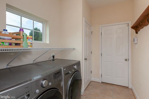 264 Burberry Ln, Charles Town WV  25414-5621 exterior