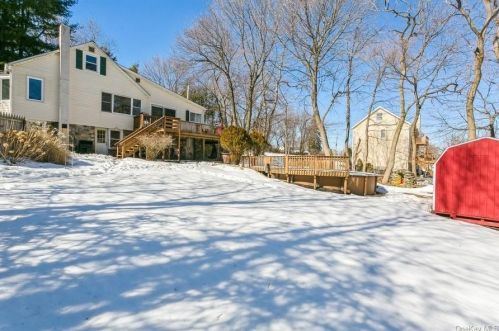 2 Middle Branch Rd, Mahopac, NY 10541-3204