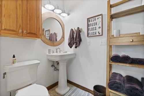 1360 State Park Rd, Sunny Hills FL  32428-6067 exterior