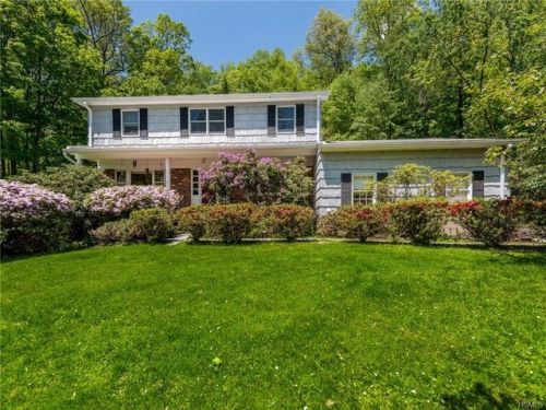 3 Londonderry Ln, Somers Town, NY 10589-2902