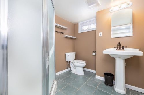 7 Fairfield Dr, Windsor Locks CT exterior