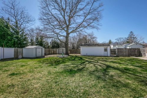 22 Blossom Ave, Holtsville NY  11742-1705 exterior