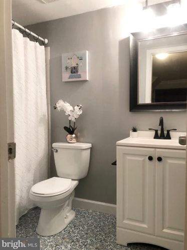 2836 Flagmaker Dr, Falls Church VA  22042-2203 exterior