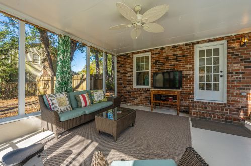 725 Chatter Rd, Mount Pleasant SC  29464-5116 exterior