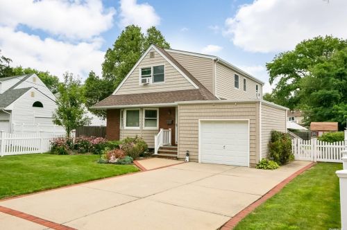 1627 Roland Ave, North Wantagh, NY 11793-2842