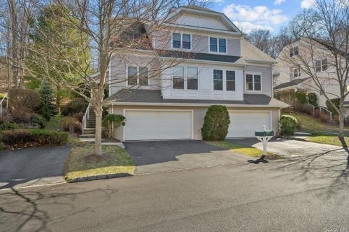 40 Briarbrook Dr, Briarcliff, NY 10510-2075