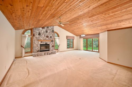3906 Woodhill Ct, Waukesha, WI 53151-6199