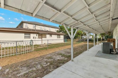 3433 Hibiscus Ave, Naples FL  34104-4094 exterior