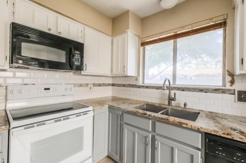 6726 Grant Dr, Richmond TX  77469-5953 exterior