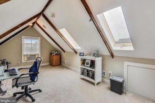 19 Cornwall St, Leesburg VA 20176-2701 exterior