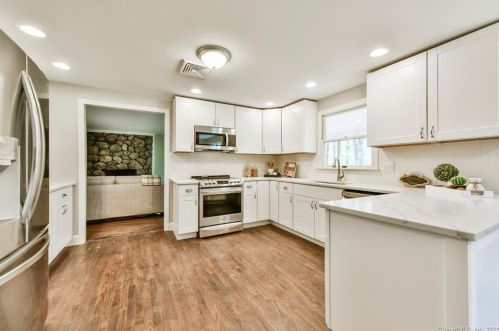 195 Orchard Hill Dr, Wapping CT  06074-3022 exterior