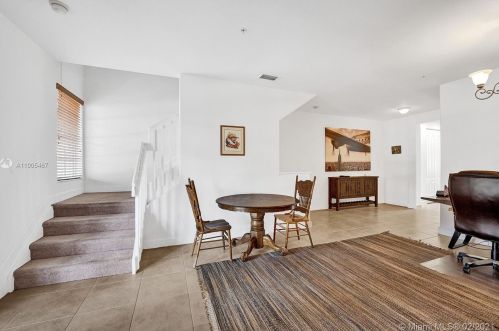 460 147 Ave, Hollywood FL 33027-6104 exterior