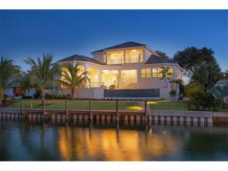 1503 Blue Heron Dr, Sarasota, FL 34239-3702