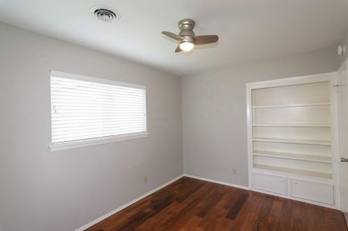 8016 Briarwood Ln, Austin TX 78757-6929 exterior