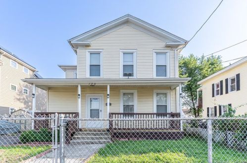120 Holly St, Bridgeport, CT 06607-1035