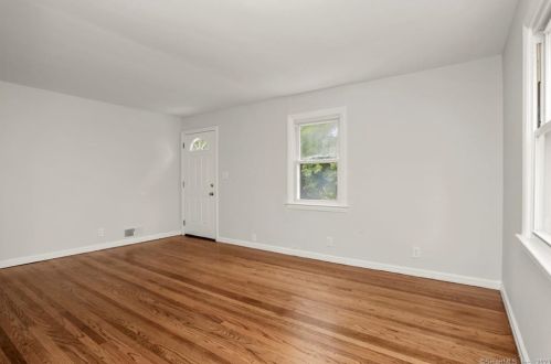 123 Woodland Dr, Milford CT  06460-5029 exterior