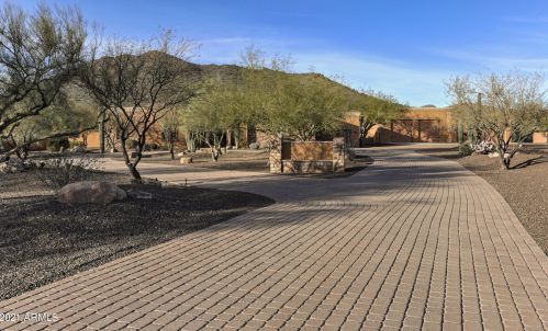 35653 42nd St, Cave Creek, AZ 85331-9558