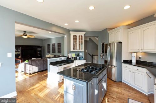 19277 Crk Fld Cir, Leesburg VA  20176-1621 exterior